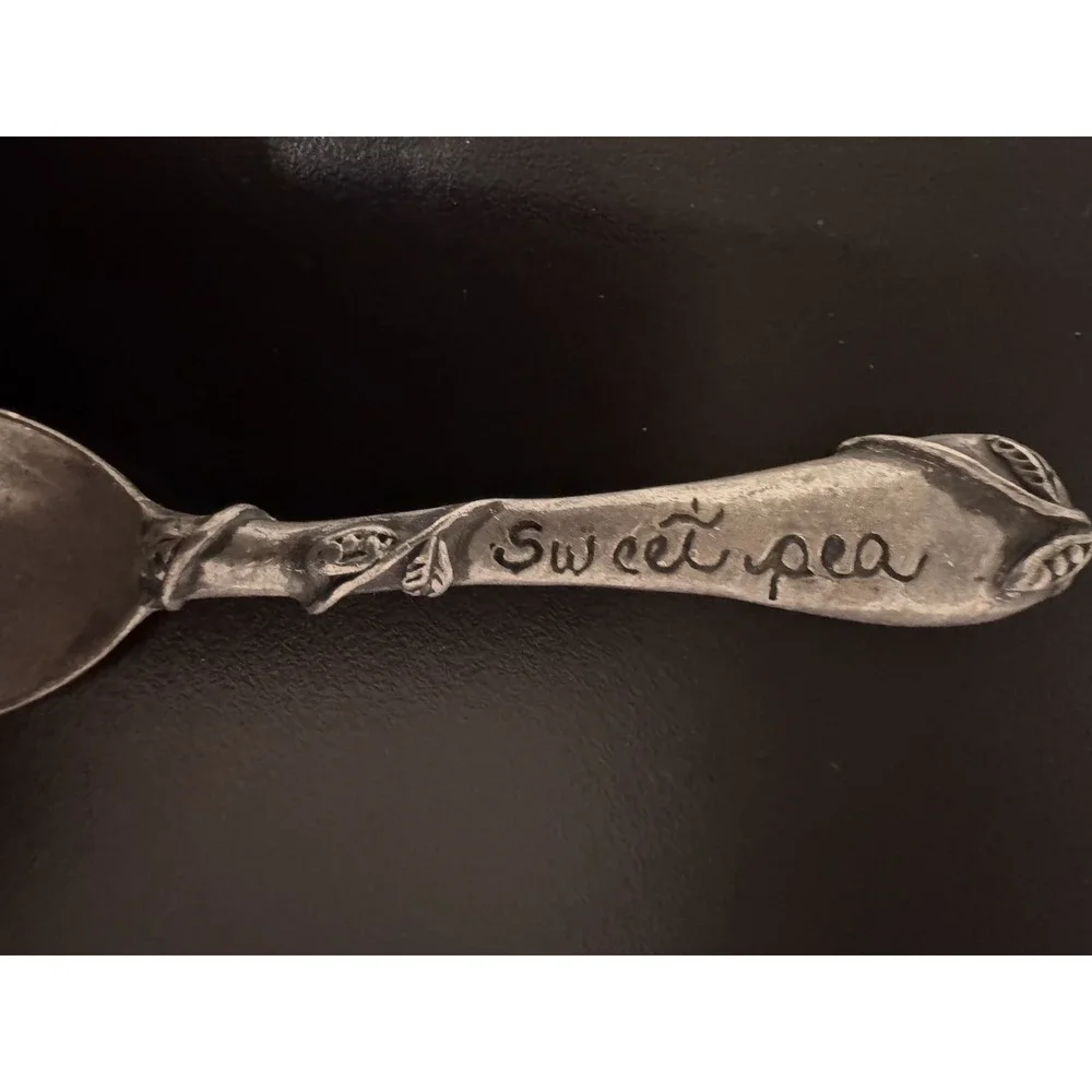 VINTAGE SWEET PEA PEWTER BABY‎ SPOON
